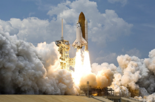 将实物比特币运往月球的宇宙飞船发射